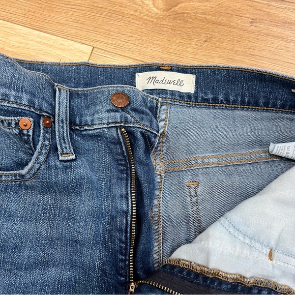 Madewell Classic Straight Jean in Size 27 - Picture 4 of 10